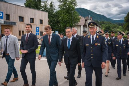 Častna vrsta z leve poveljnik GZS Franci Petek, minister Marjan Šarec, župan dr. Tomaž Rožen, poslanec Jani Prednik, podžupan Andrej Erjavec